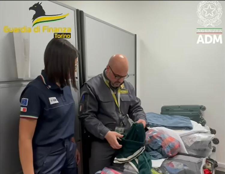 Sequestrati all'aeroporto Pertini di Torino 16 kg di cocaina