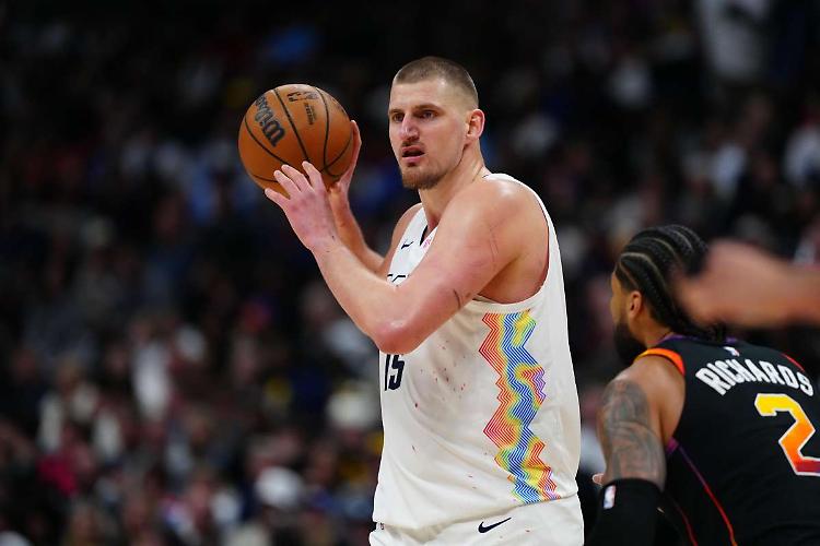 Cleveland fa 13, Denver vince all'overtime con super Jokic