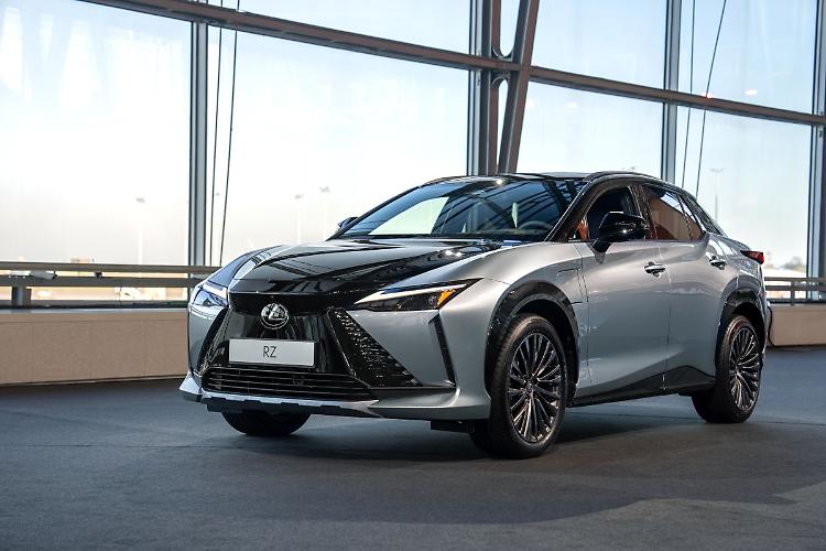 Lexus all'avanguardia nell'innovazione tecnologia dei veicoli elettrici