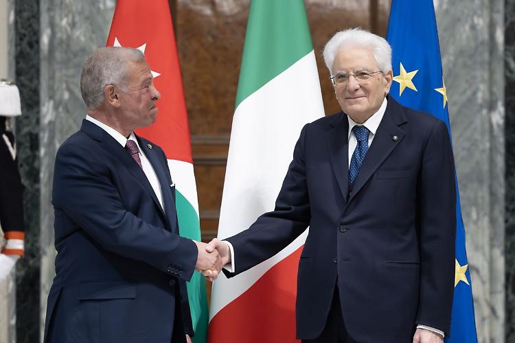 Mattarella al re di Giordania "Mediazione esemplare in Medio Oriente"