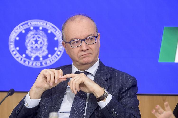 Scuola, Valditara "Non sar&agrave; pi&ugrave; possibile fare 4 anni in 1"