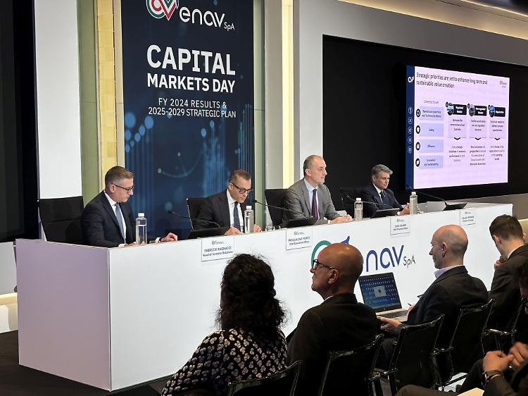 Enav, Piano industriale da 570 mln. Monti "Darà grandi soddisfazioni"