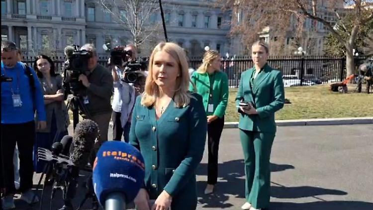 Ucraina, Leavitt "Trump frustrato con Putin e Zelensky"