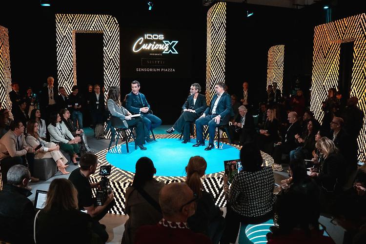 Milano Design Week, IQOS e Seletti reinventano la piazza