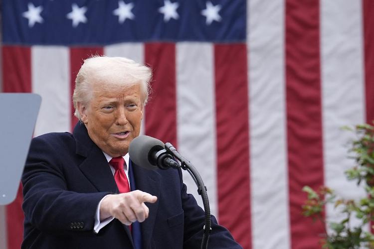 Dazi, Trump "Pausa di 90 giorni tranne che per la Cina"