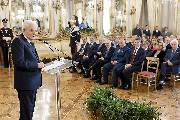 Mattarella "Di fronte a pericoli nuovi polizia d&agrave; sicurezza e speranza"