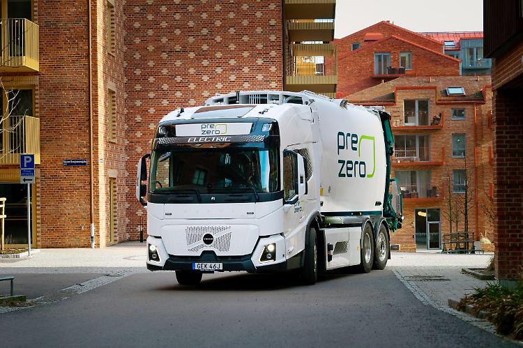 Volvo vende 35 camion elettrici azienda gestione rifiuti PreZero