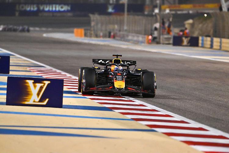 Verstappen in pole in Arabia Saudita, quarto tempo per Leclerc
