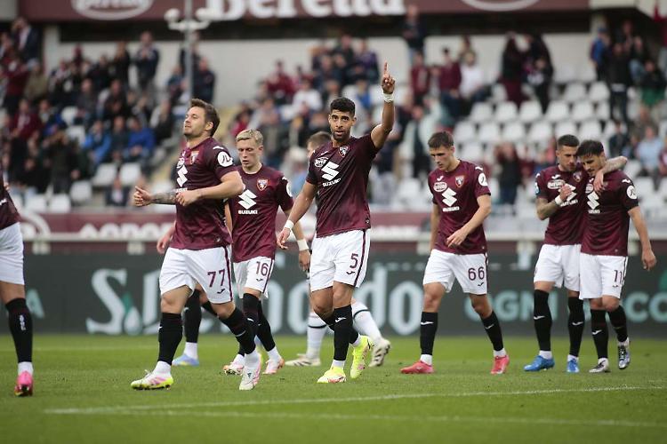 Torino batte Udinese 2-0, in gol Adams e Dembele