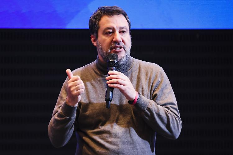 Salvini "Dopo anni di guerra e morte in Ucraina, &egrave; l'ora della pace"