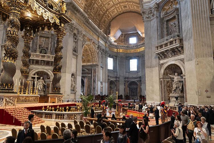 Papa, in 24 ore 50mila accessi alla basilica di San Pietro