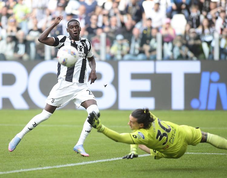 Monza battuto, rilancio Juve nella corsa Champions