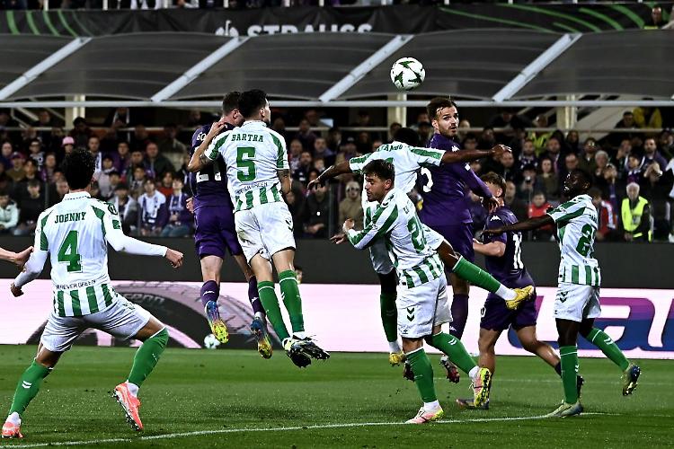 Betis in finale col Chelsea, la Fiorentina si arrende ai supplementari