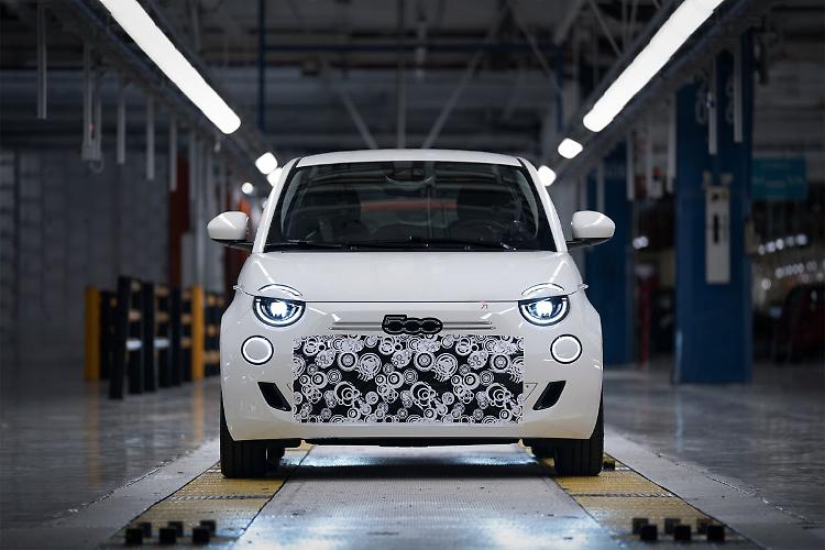 Assemblate a Mirafiori le prime unit&agrave; preserie della Fiat 500 ibrida