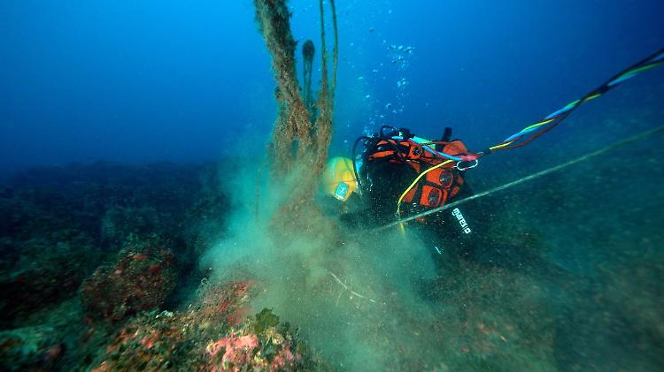 GhostNets: rimosse 3 tonnellate di reti fantasma dai fondali siciliani