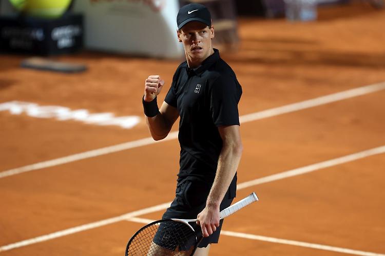 Sinner rimonta e va in finale a Roma, Paul ko in 3 set