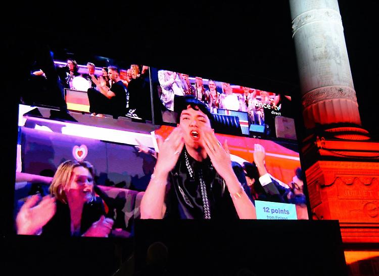 L'Austria vince l'Eurovision song contest, Corsi quinto