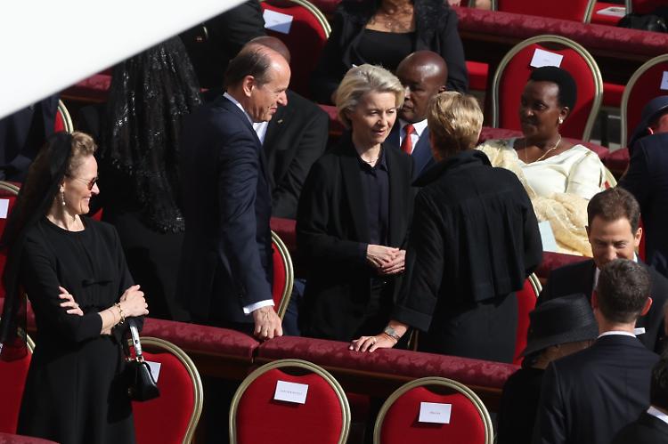 Von Der Leyen "Dare forma al profondo messaggio di pace del Papa"