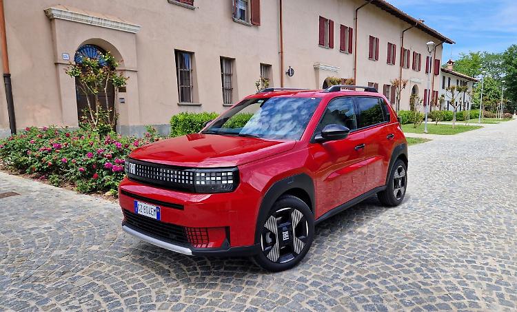 Fiat Grande Panda, la versione Hybrid arriva nelle concessionarie