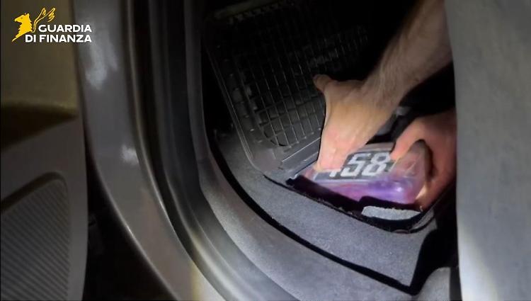 Maxi sequestro a Perugia di 25 Kg di cocaina dal valore di 2,5 milioni