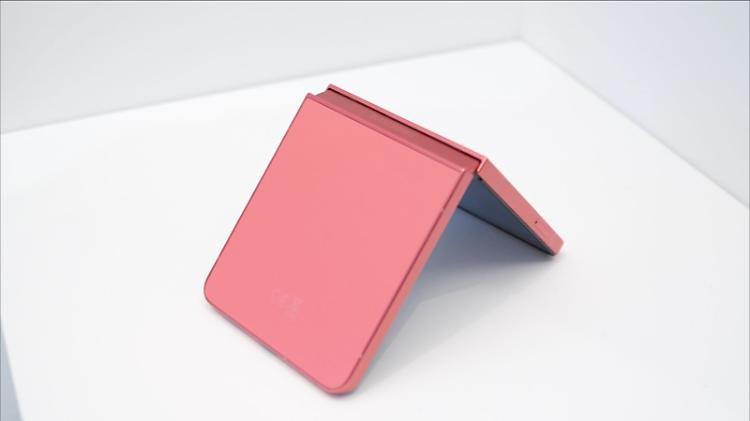 Samsung lancia la nuova generazione di pieghevoli e potenzia l'IA