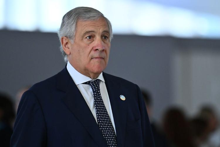 Ucraina, Tajani "Per fermare Putin servono sanzioni finanziarie"
