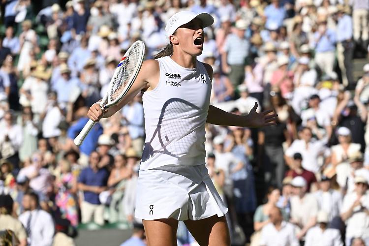 Swiatek Regina a Wimbledon, stesa Anisimova con un doppio 6-0