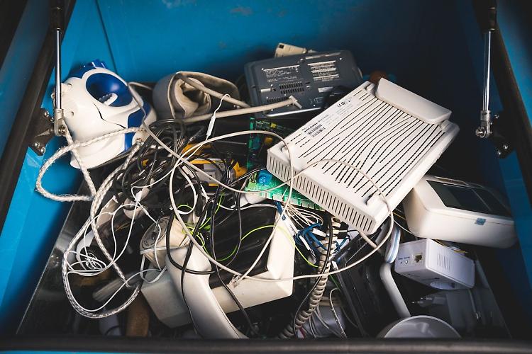 RAEE, cresce la conoscenza degli italiani ma anche divario con i giovani