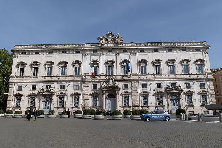 Fine vita, Consulta "Inammissibile farmaco somministrato da altri"