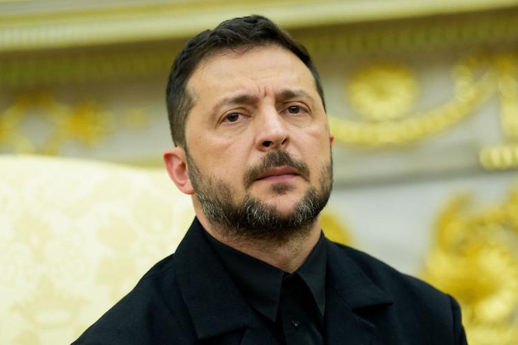 Zelensky "La Russia sta cercando di sottrarsi a incontro"