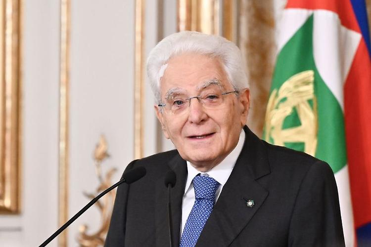 Mattarella "Abbiamo bisogno di costruttori di pace"