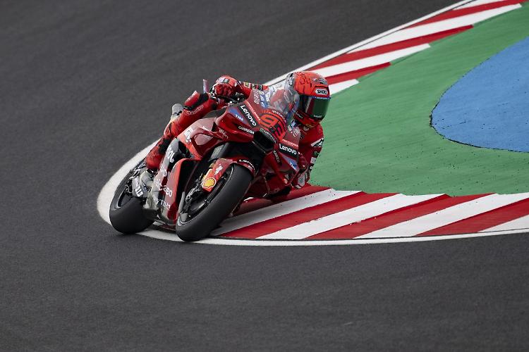 In Ungheria Marc Marquez vince Sprint Race, 2&deg; Di Giannantonio