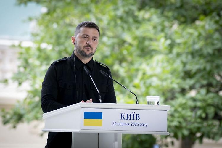 Zelensky "Pronti a ogni incontro, ma nessuno si fida di Putin"