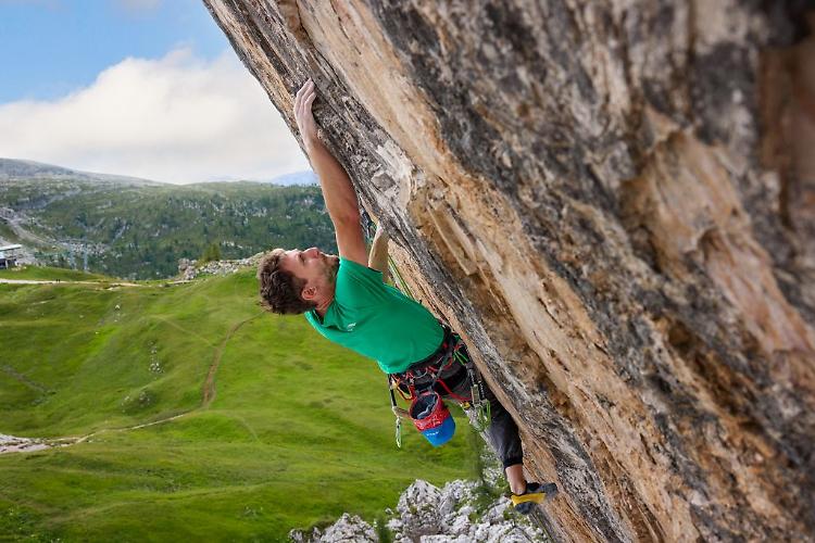 Arrampicata, sulle Dolomiti un'Esperienza Airbnb con Stefano Ghisolfi
