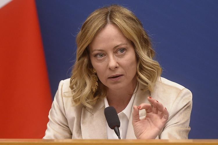 Meloni "Drastico calo degli sbarchi, l'immigrazione si può governare"