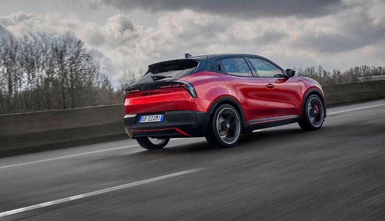 Alfa Romeo Junior, la passione si fa elettrica