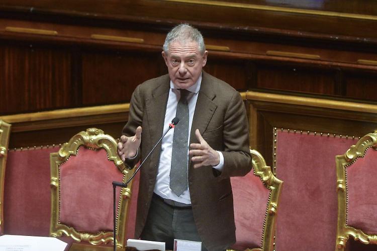 Urso "Italia non arretra, il Pil si consolida e cresce"