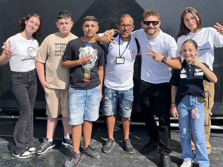 Caivano, scuola inizia con racconti radio da pulmino bruciato da camorra