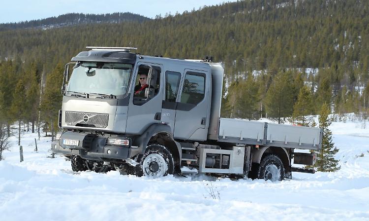 Volvo Trucks lancia il nuovo FL 4x4 per incarichi impegnativi