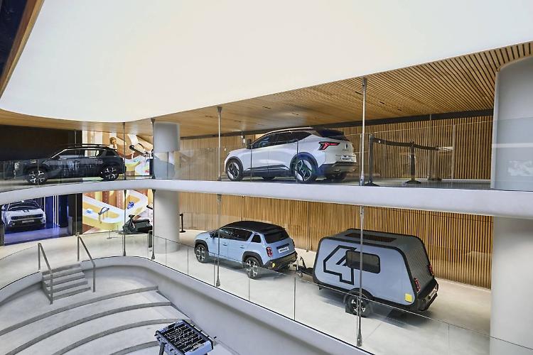 Le défilé renault the carwalk, il nuovo spazio sugli Champs-Élysées