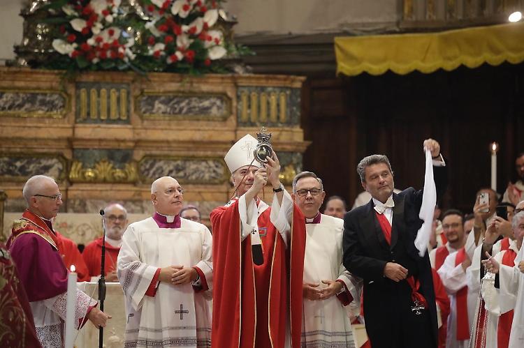 A Napoli si ripete il miracolo di San Gennaro, il sangue si è sciolto