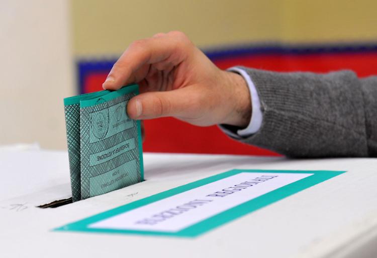 Elezioni regionali in Puglia, indette per il 23 e il 24 novembre