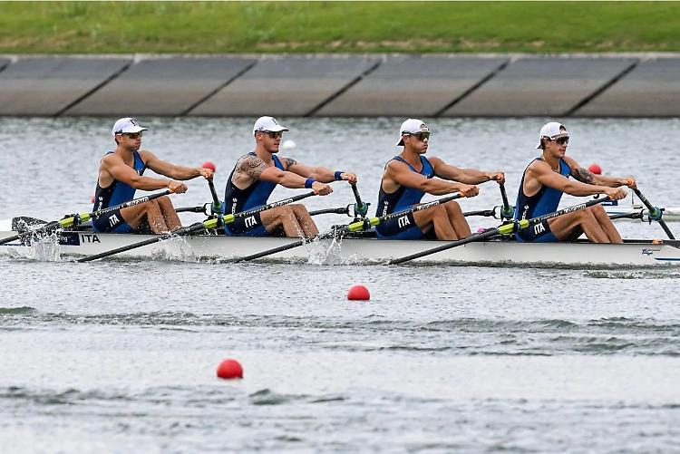 L'Italia del 4 di coppia vince i Mondiali con dedica a Mondelli
