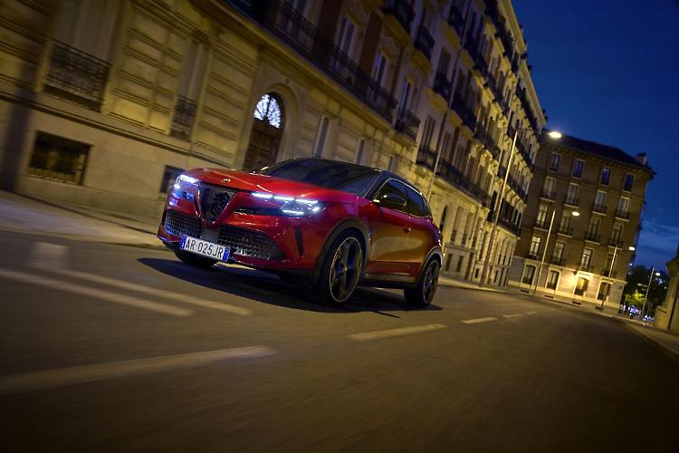 Alfa Romeo accende Torino nel week end del Salone dell'Auto