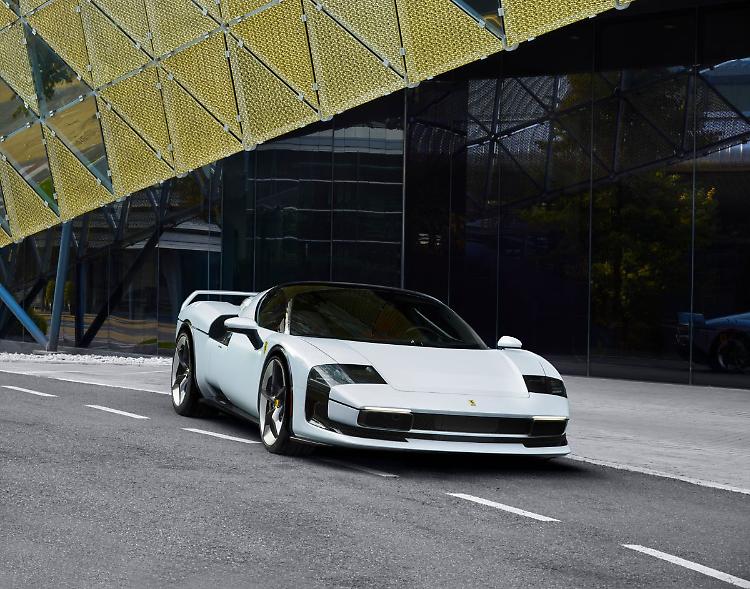 Ferrari, debutta la one-off SC40, un omaggio alla F40