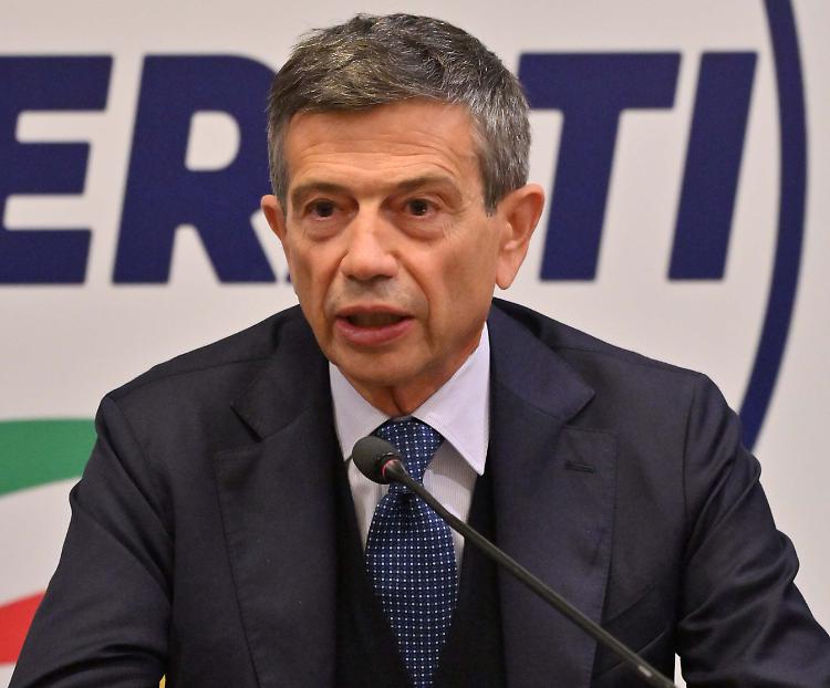 Lupi "Servono interventi per la casa e detrazioni su libri di scuola"