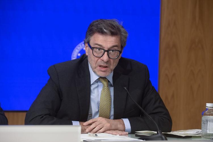 Giorgetti "Il risparmio motore della ricostruzione"