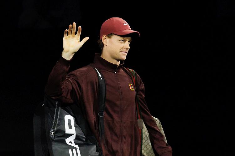 Sinner ai quarti a Parigi, Sonego si arrende a Medvedev