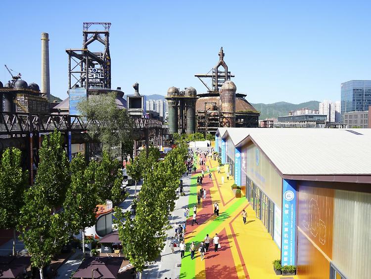 Cina: commercio di servizi cresce del 7,6% nei primi nove mesi dell'anno