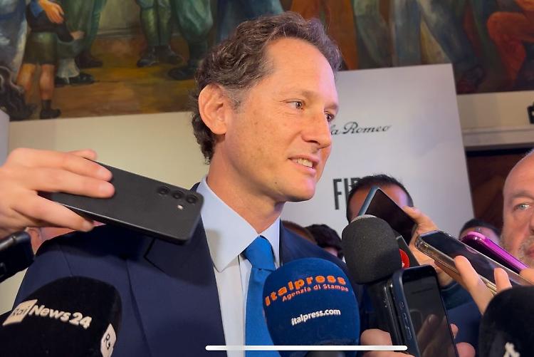 Stoccata Elkann "Piloti Ferrari pensino a guidare e parlino meno"